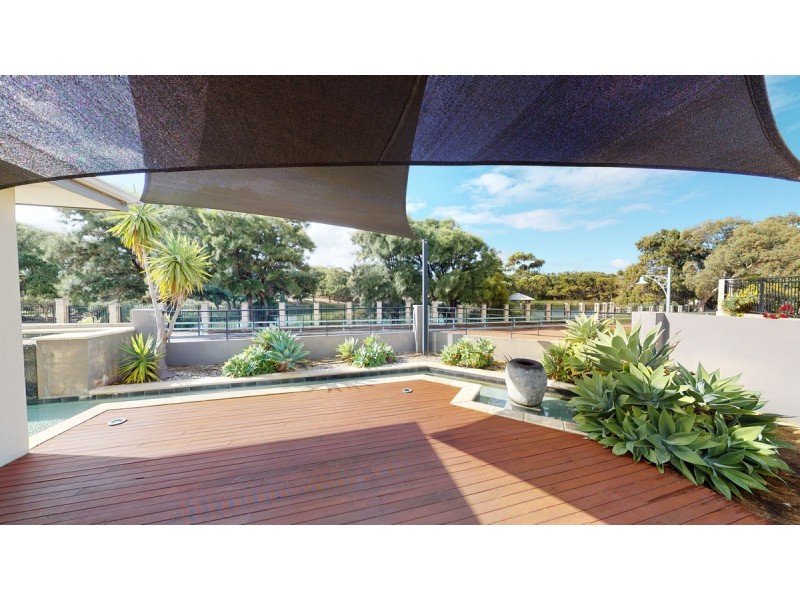 10 Moonflight Crescent, Iluka WA 6028