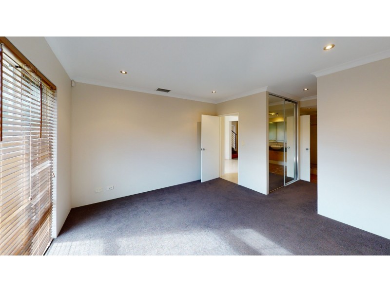 10 Moonflight Crescent, Iluka WA 6028