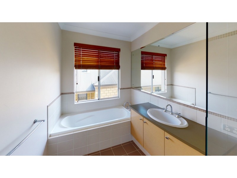 10 Moonflight Crescent, Iluka WA 6028