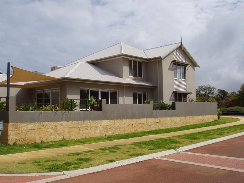 10 Moonflight Crescent, Iluka WA 6028