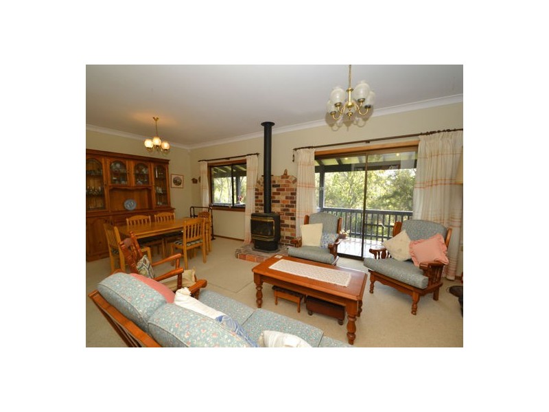 2 Maas Parade, Forresters Beach NSW 2260