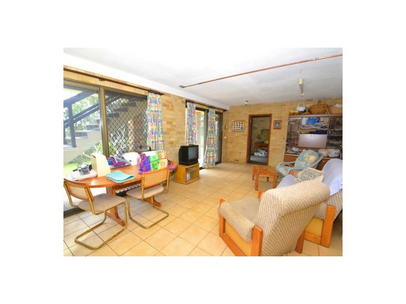 2 Maas Parade, Forresters Beach NSW 2260