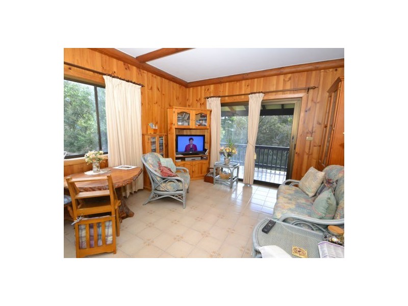 2 Maas Parade, Forresters Beach NSW 2260