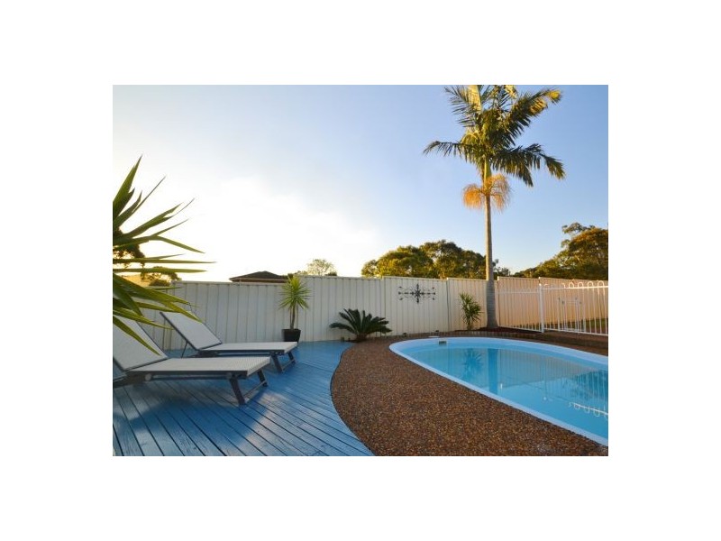 9 Peta Close, Bateau Bay NSW 2261