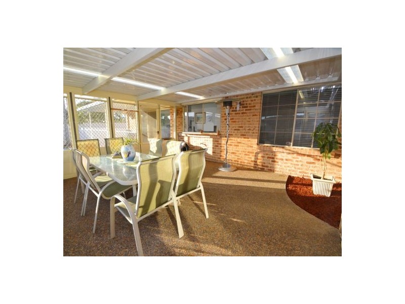 9 Peta Close, Bateau Bay NSW 2261