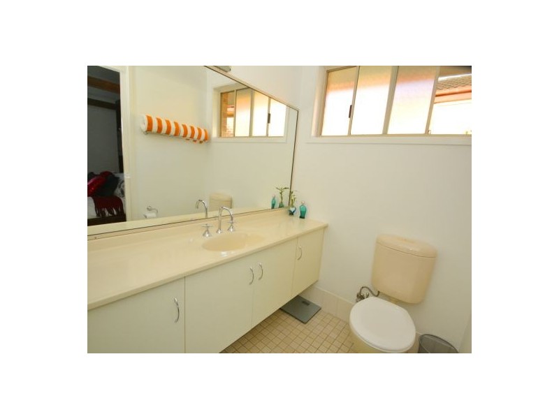 9 Peta Close, Bateau Bay NSW 2261