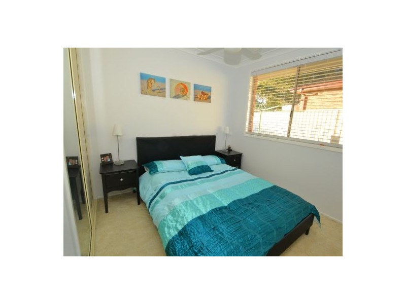 9 Peta Close, Bateau Bay NSW 2261