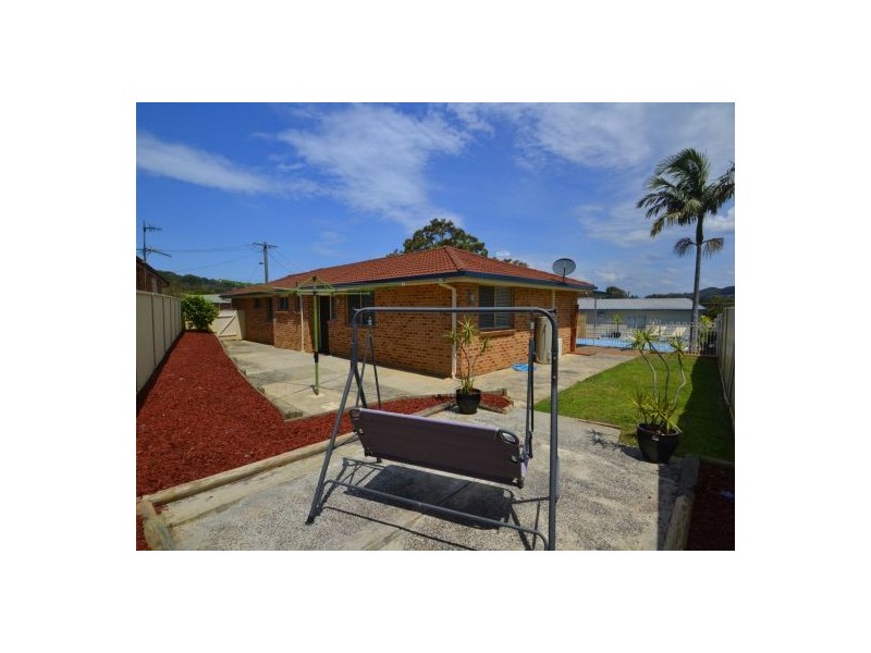 9 Peta Close, Bateau Bay NSW 2261