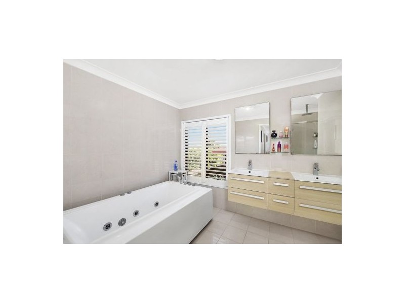 8 Stringybark Close, Terrigal NSW 2260