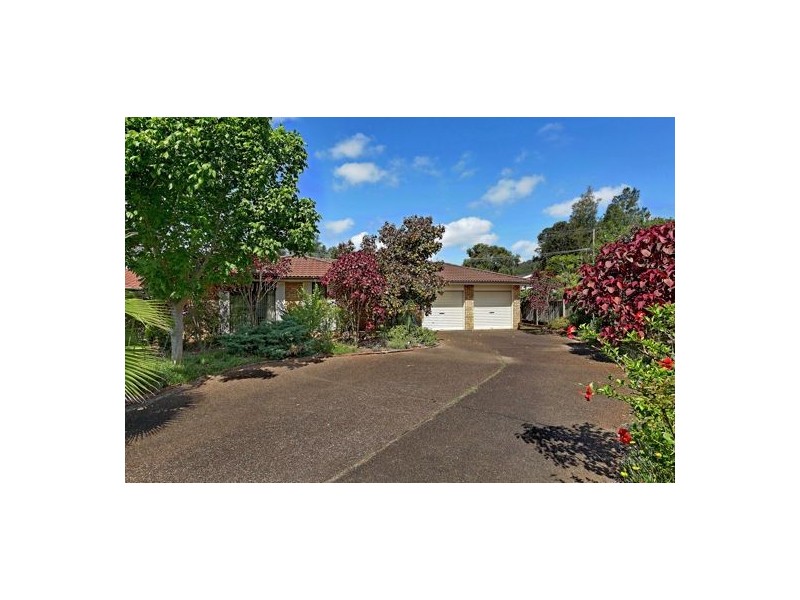 2 Costa Cl, Green Point NSW 2251