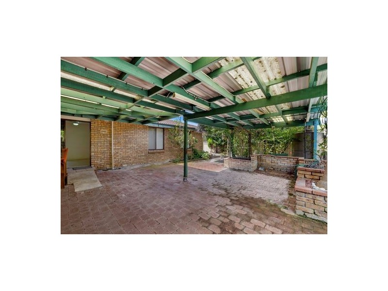 2 Costa Cl, Green Point NSW 2251