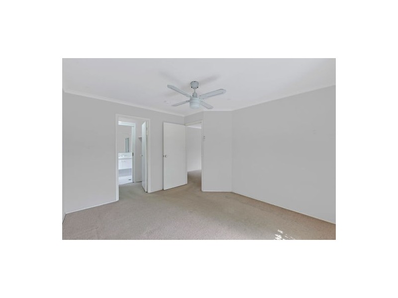 2 Costa Cl, Green Point NSW 2251