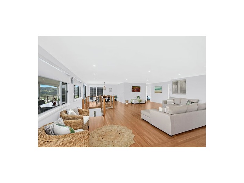 17 Yakaloo Crescent, Forresters Beach NSW 2260
