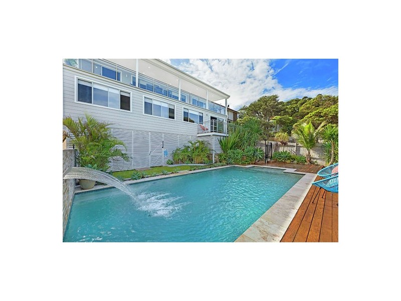 17 Yakaloo Crescent, Forresters Beach NSW 2260