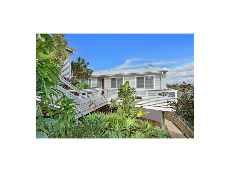 17 Yakaloo Crescent, Forresters Beach NSW 2260