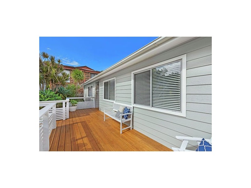 17 Yakaloo Crescent, Forresters Beach NSW 2260