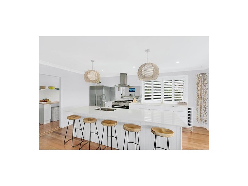 17 Yakaloo Crescent, Forresters Beach NSW 2260