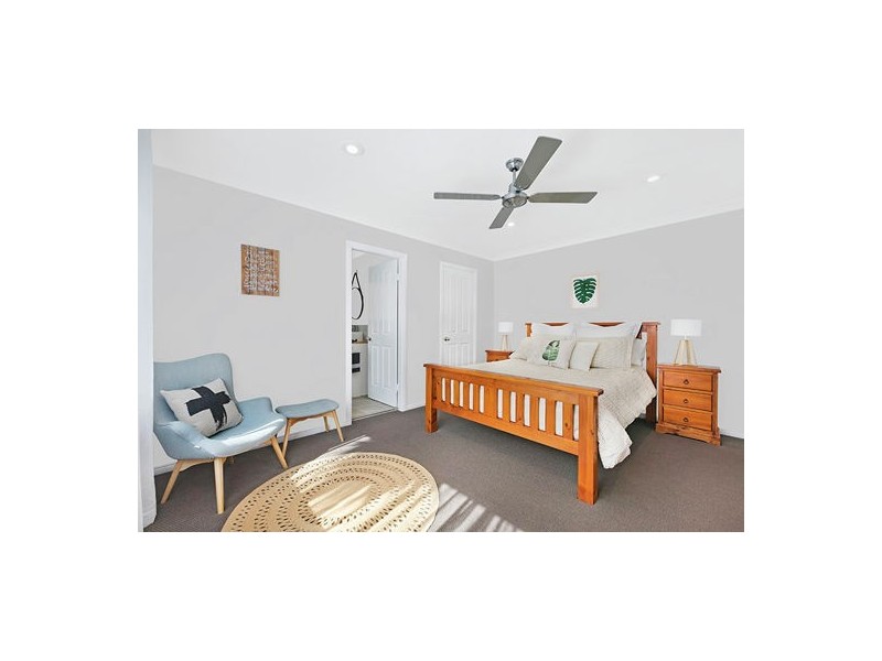 17 Yakaloo Crescent, Forresters Beach NSW 2260