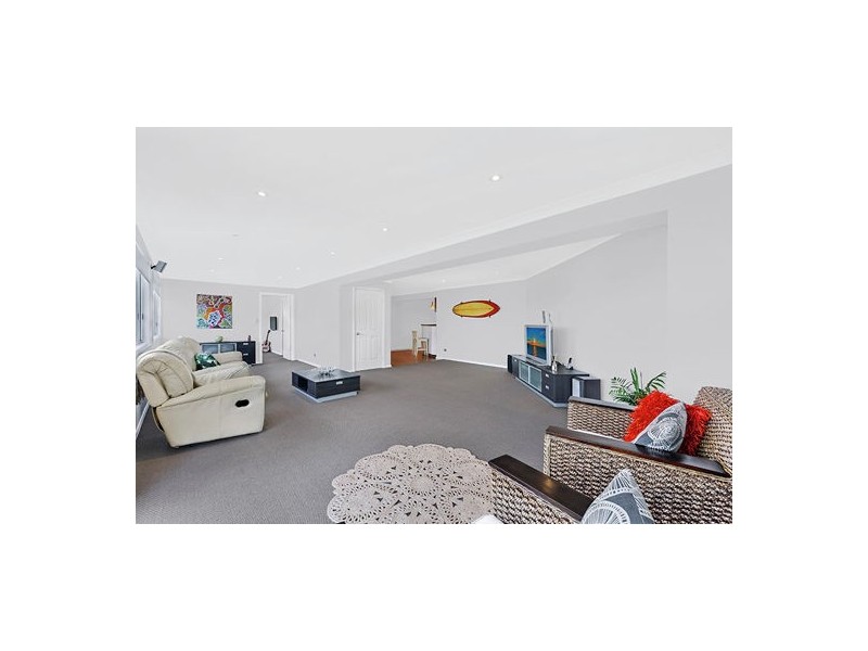 17 Yakaloo Crescent, Forresters Beach NSW 2260