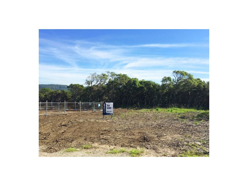 8 Sandcastle Close, Forresters Beach NSW 2260