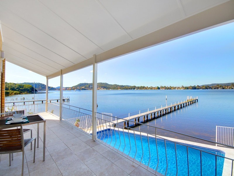 41 Kurrawa Ave, Point Clare NSW 2250