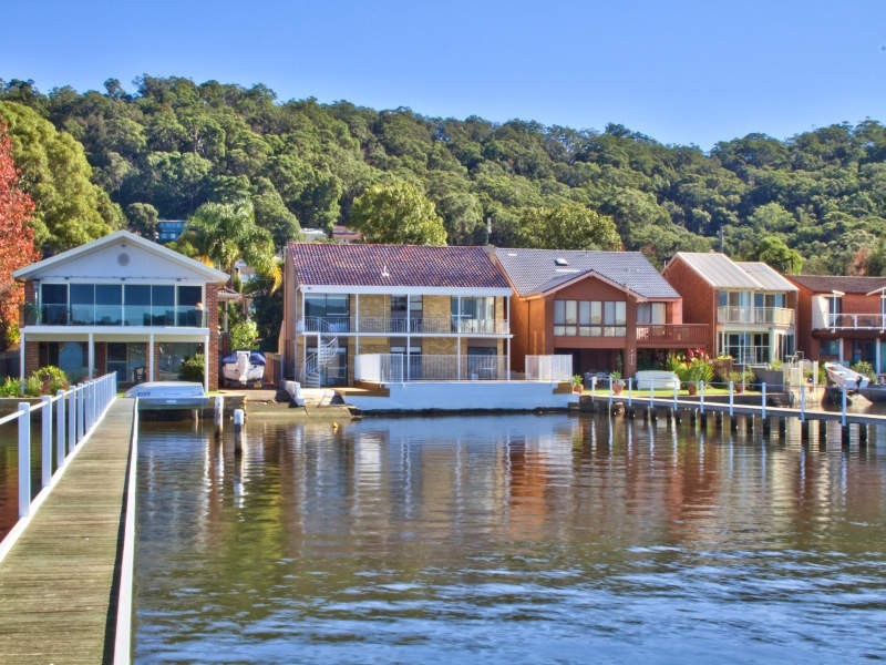 41 Kurrawa Ave, Point Clare NSW 2250