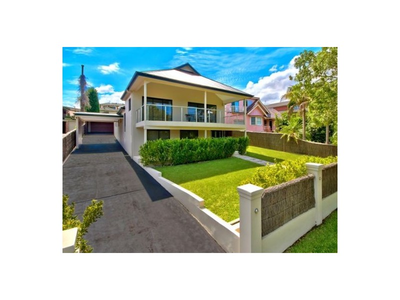90 Albany St, Point Frederick NSW 2250