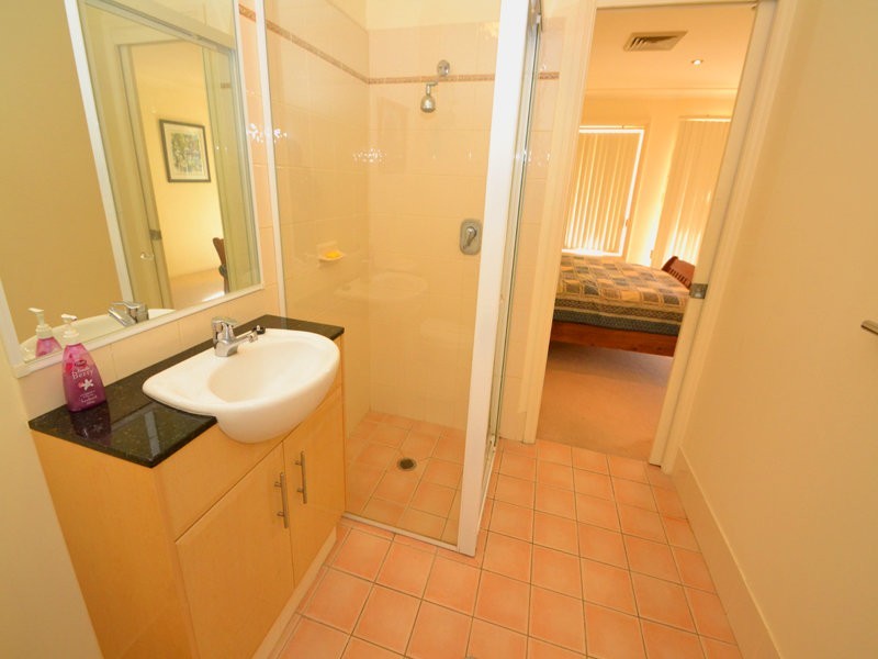 2/14 Barrington Rd, Terrigal NSW 2260