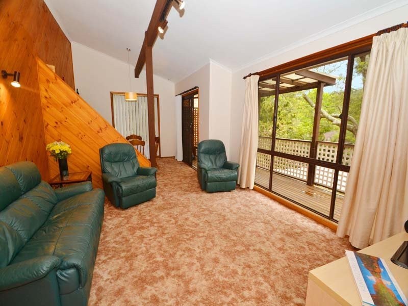 109 Lake Shore Dr, North Avoca NSW 2260