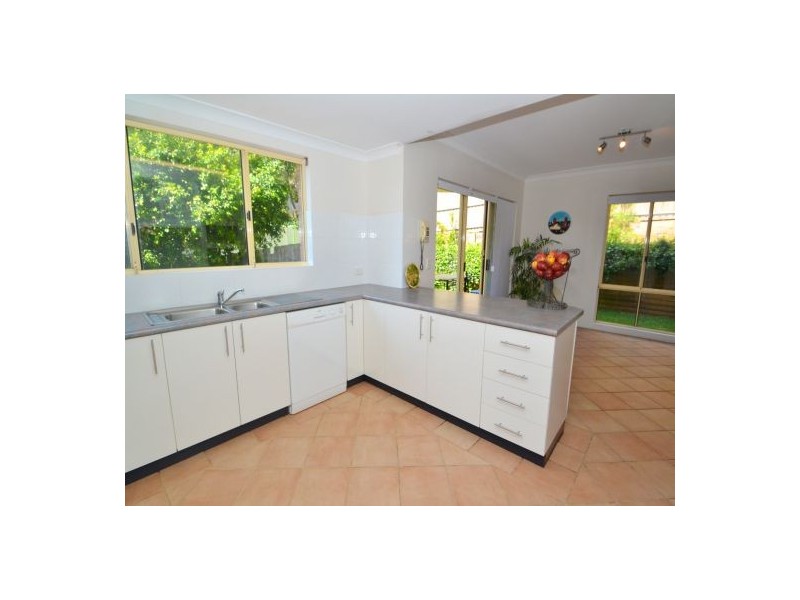 3/10 Barrington Rd, Terrigal NSW 2260