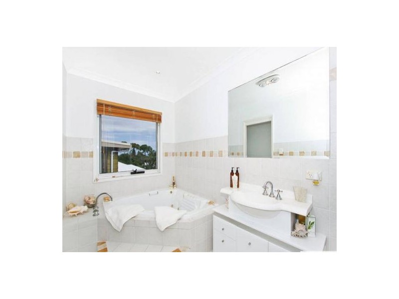 1 View Street, North Avoca NSW 2260