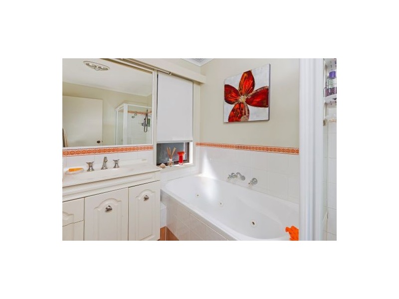 10 Mary Elizabeth Crescent, North Avoca NSW 2260