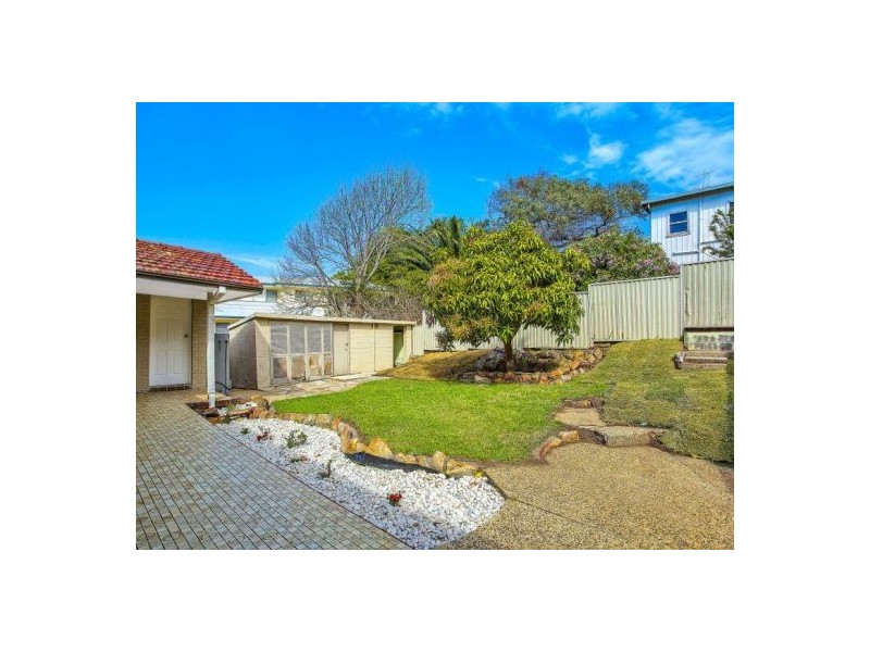 8 Smillie Ave, Terrigal NSW 2260