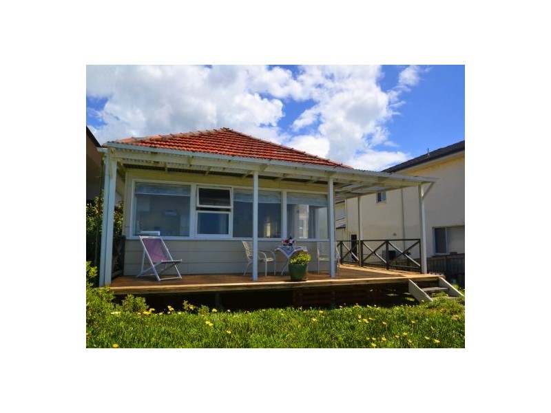 10 North Avoca Pde, North Avoca NSW 2260