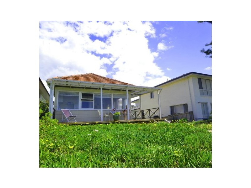 10 North Avoca Pde, North Avoca NSW 2260