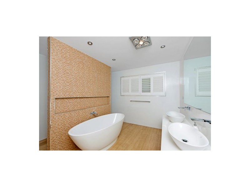 18 Loxton Avenue, Wamberal NSW 2260