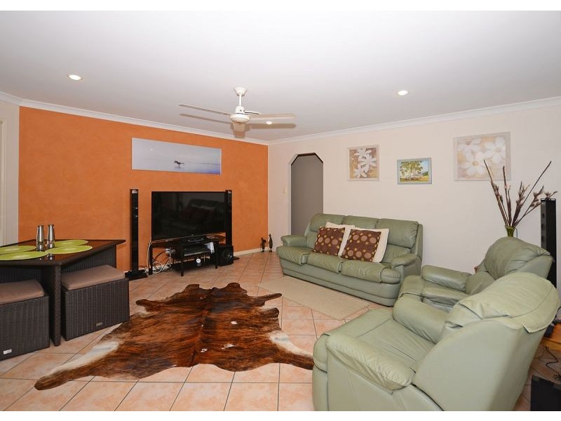 8 Delmo Court, Urraween QLD 4655
