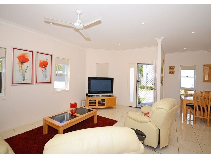 1/31 Stephenson Street, Pialba QLD 4655