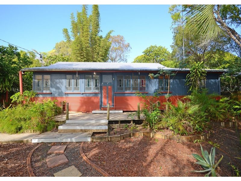 7 Hibiscus Street, Urangan QLD 4655