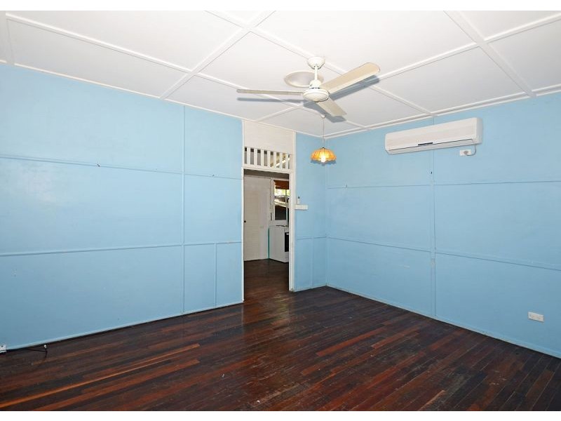 7 Hibiscus Street, Urangan QLD 4655