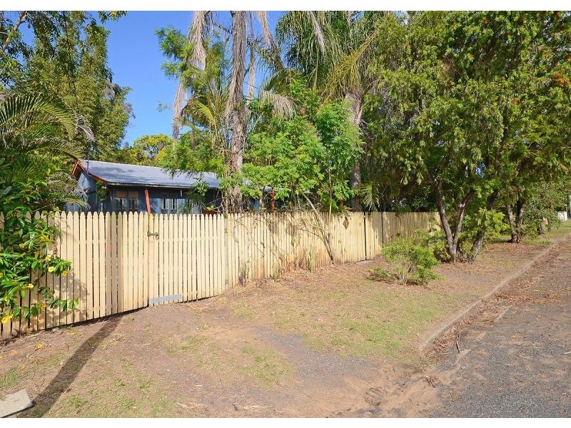 7 Hibiscus Street, Urangan QLD 4655