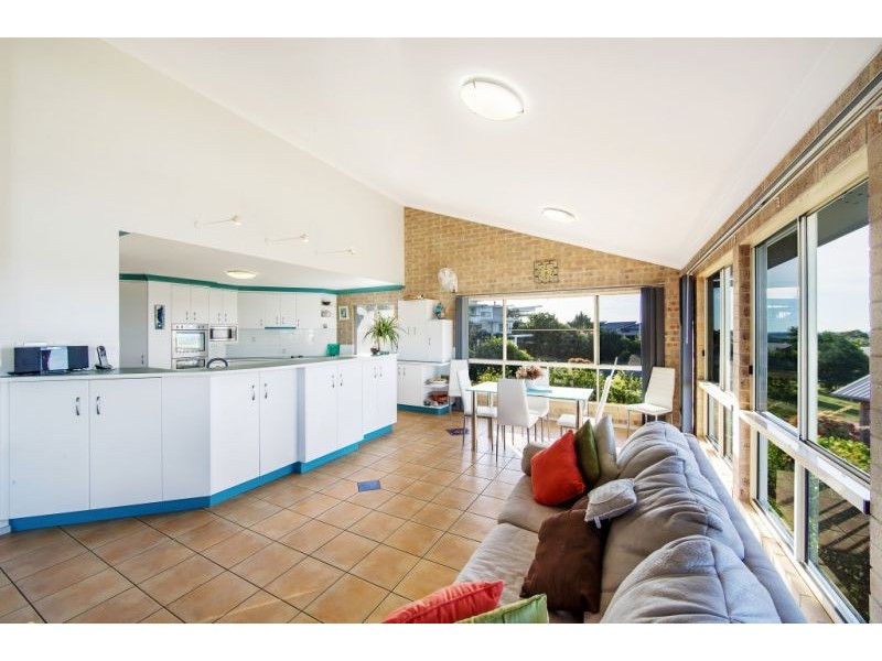 16 Sovereign Court, Urraween QLD 4655