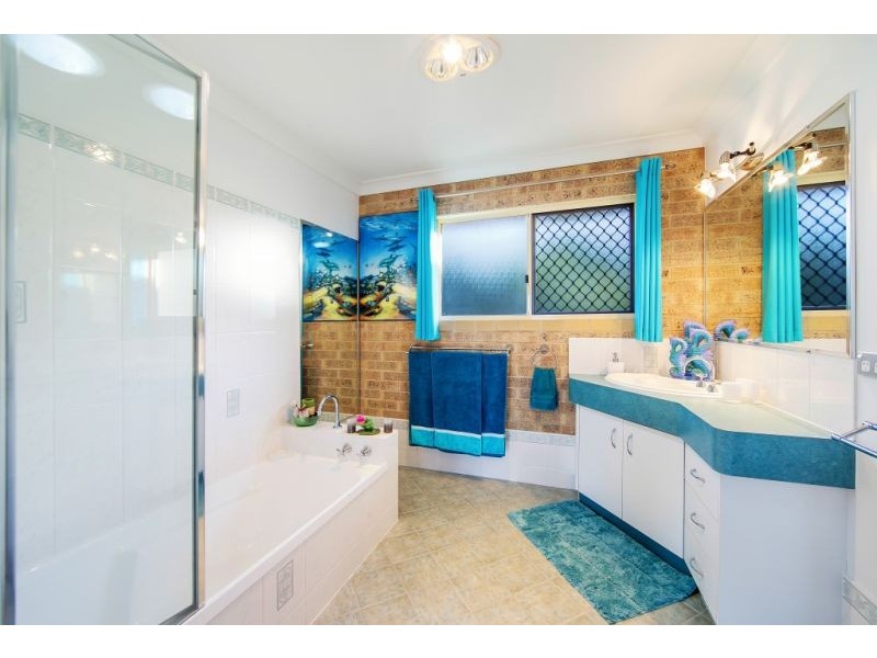 16 Sovereign Court, Urraween QLD 4655