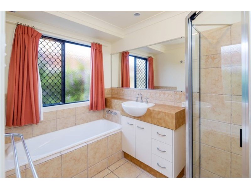 33 Royal Drive, Kawungan QLD 4655