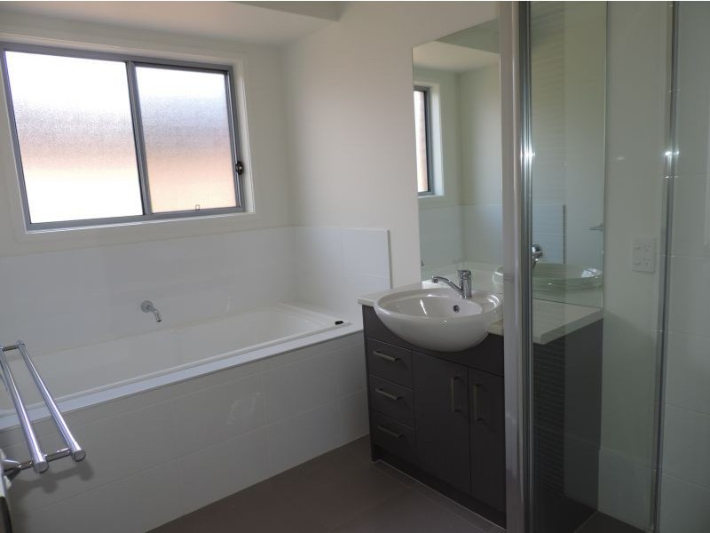 4 Lawson Road, Urraween QLD 4655