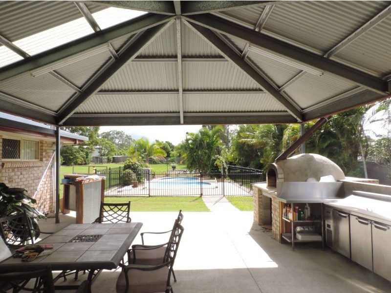 18 Twolyn Street, Urangan QLD 4655