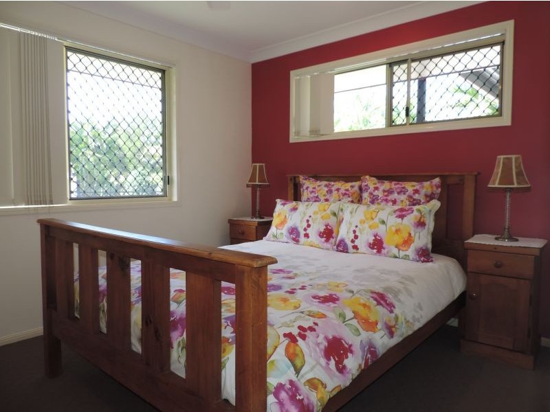 18 Twolyn Street, Urangan QLD 4655