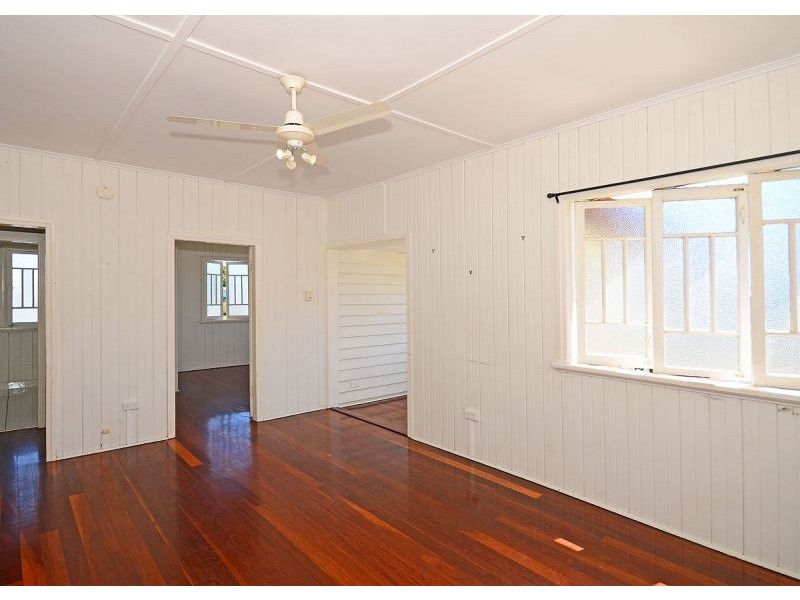 43 Shell Street, Urangan QLD 4655