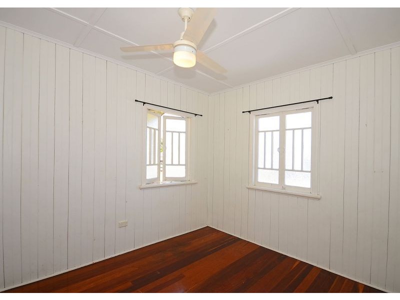 43 Shell Street, Urangan QLD 4655