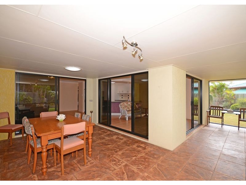 14 Earls Court, Point Vernon QLD 4655